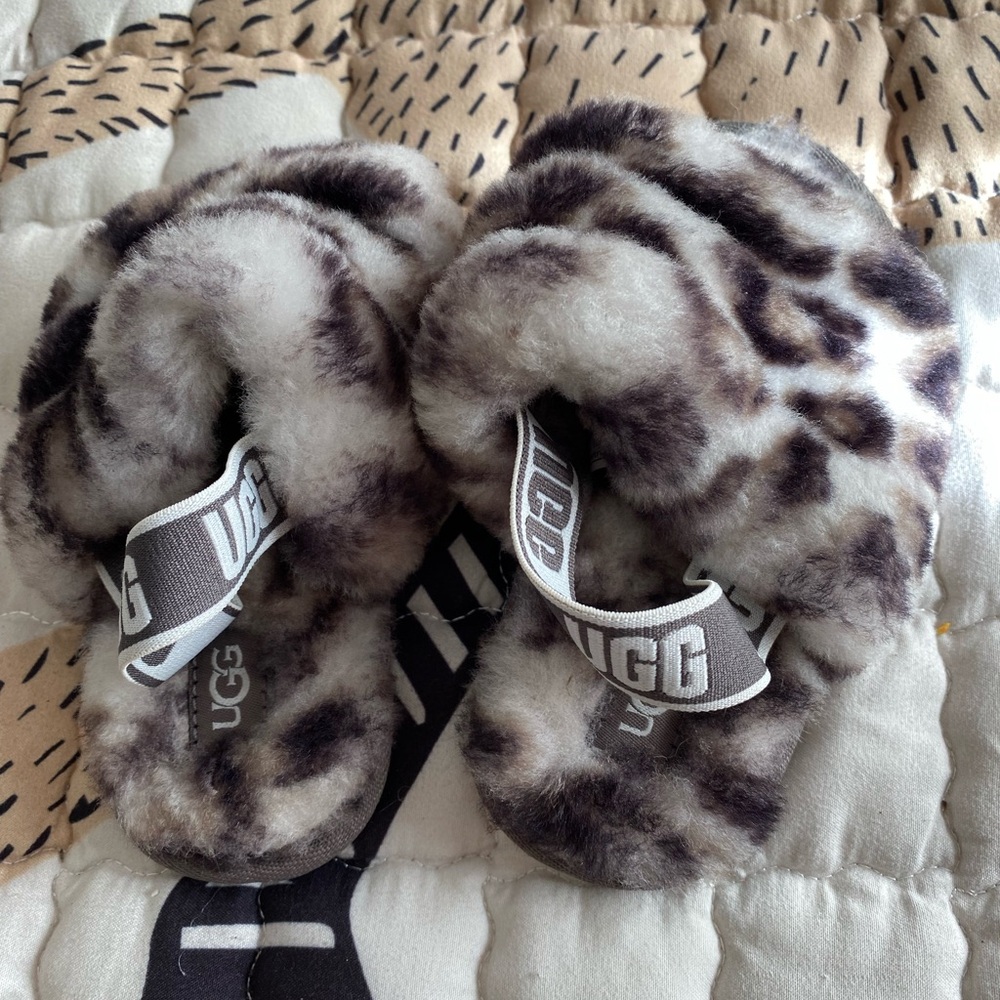 UGG Toddlers Fluff slippers